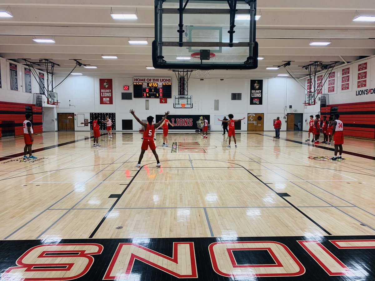 CoachLochte's tweet photo. Back to back excellent practices - Love the energy in the gym! 🏀🦁 #PP40 #ProgramStrong #dhshoops https://t.co/k1BzPDAUaW