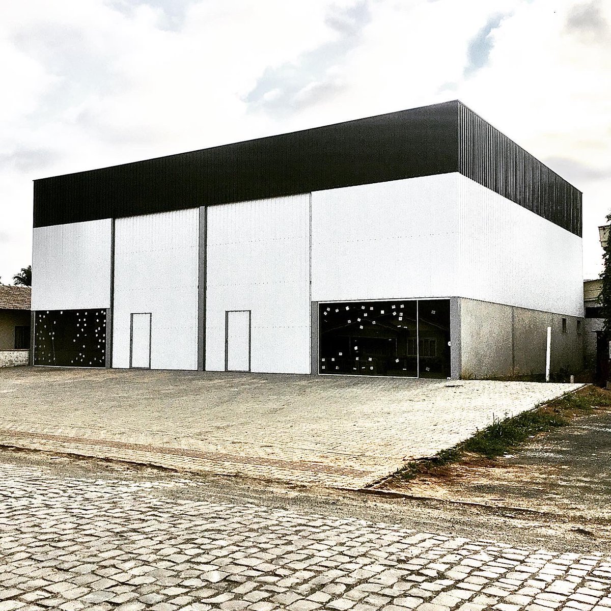 estruturasilha's tweet photo. #galpao #estruturametalica #coberturas #telhas #fechamento #metalico #calhas #lanternim #translucidas #arquitetura #engenharia @metalurgica_ilha_oficial https://t.co/pV8UcsAWfk
