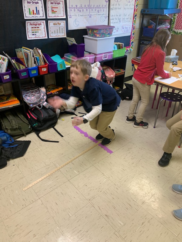 IC_Kirkpatrick's tweet photo. @Math_w_McKnight @Everett_A_ @DrFish_ncts @garnerNCTS @NCTS09 Mrs. Garner's second graders are doing the math. #ThreeActTask #ncssbethebest https://t.co/IZG5t34HgP