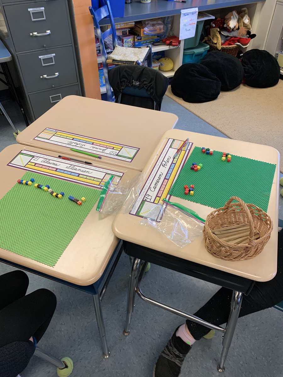 dwitt4's tweet photo. 3rd graders learning how to divide by making equal groups!  Well done!  #BeTheOne #methacton https://t.co/d3mE5FWvB7