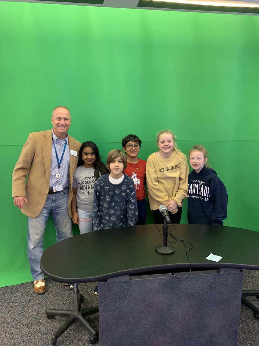 LadueSupe's tweet photo. Had a blast w our students at Conway as they interviewed me about snow days! Very popular topic!  I also had fun participating in “Jeans w Jim” day! 😂 @conwayrams @LadueSchools #SeeServeConnect https://t.co/WiHr5gVqHb