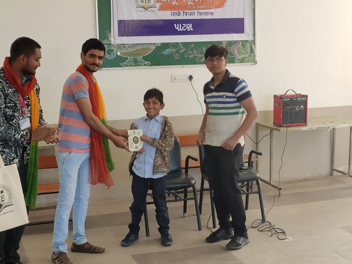 JatinKalvani's tweet photo. #bapuschoolme @iitegandhinagar @harshad5350 @pavagadhi_tejas @HarshKevin2 @PalakJadav5 
Gandhi vichar vistarak are spreading gandhi thoughts at Sami,patan https://t.co/EfDFRdYS4H