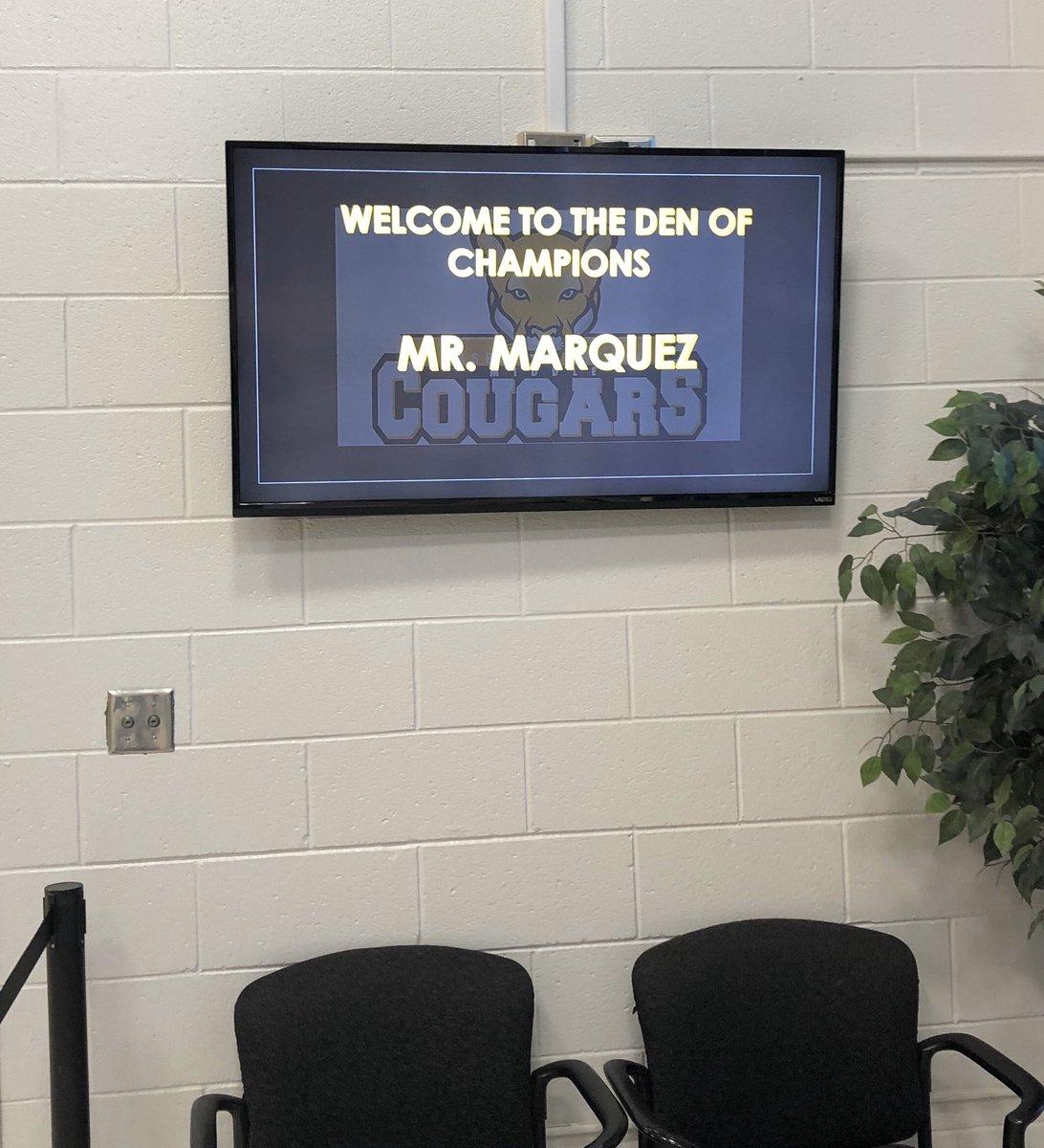 Marquez_Ry's tweet photo. Talk about a warm welcome! @HAntwine_MS is THE place to be! Proud assistant principal of the #denofchampions https://t.co/A22JFsPmC2