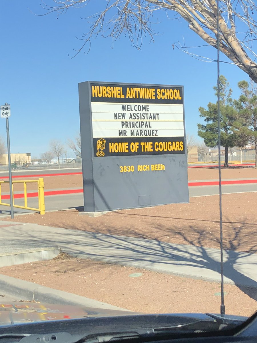 Marquez_Ry's tweet photo. Talk about a warm welcome! @HAntwine_MS is THE place to be! Proud assistant principal of the #denofchampions https://t.co/A22JFsPmC2