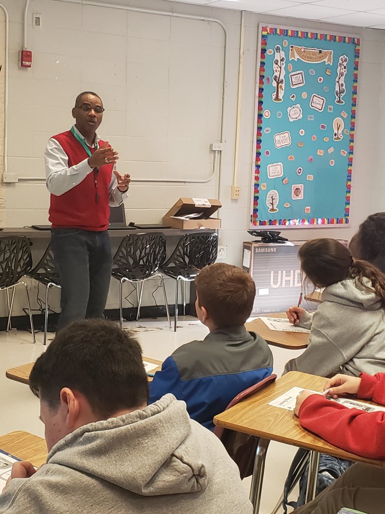 mcguff1996's tweet photo. Thanks to Mr. Terry King from the Drug Education Council for talking to our students about the dangers of drugs and tobacco. #onesharkbeat @MobilePublicSch @Drug_Education https://t.co/2kZOuEzdq1