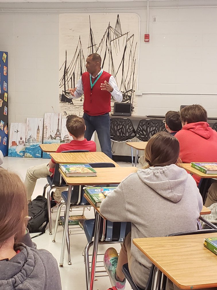 mcguff1996's tweet photo. Thanks to Mr. Terry King from the Drug Education Council for talking to our students about the dangers of drugs and tobacco. #onesharkbeat @MobilePublicSch @Drug_Education https://t.co/2kZOuEzdq1