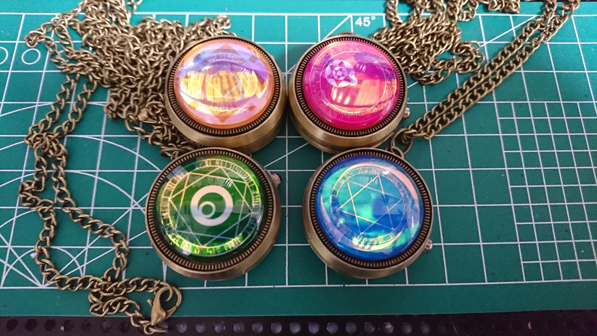 Twitter এ あきおみ ハンドスピナー紹介するよ ハンドスピナーコレクション Vol 264 魔方陣輪転懐中時計 魔方陣の部分がハンドスピナーのように回転する懐中時計 ちゃんとベアリングで回転する ハンドスピナー フィジットトイ T Co Sq5siyncvm