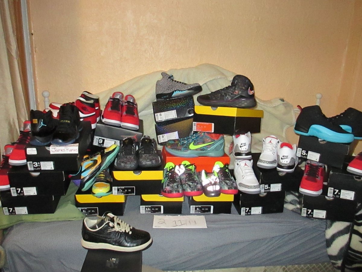 FullyCalibrated's tweet photo. Wow, just remembered I had all of these Kobes and I immediately went through years back in the archives. 2/11/14
#KobeBryant
#ThankYouKobe
#MambaMentality
- #TheEXCEPTIONAL https://t.co/P7tL44a3pT