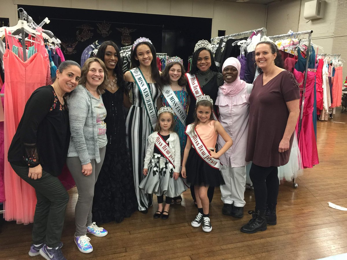 LylesSherrice's tweet photo. Wish Upon a Prom is a fun night filled with free prom shopping for any student in need. #prom #promdrive https://t.co/vgFELXjv9h