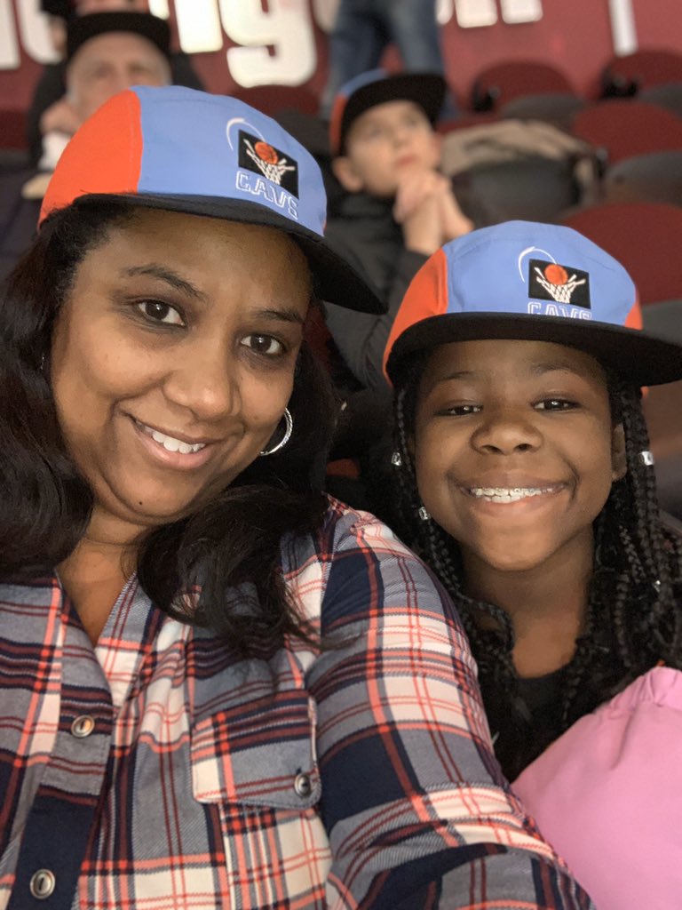 g_nice516's tweet photo. @cavs #Cavs50 #CavsPelicans #KobeForever At the game with my favorite girl ☺️ https://t.co/XVK2ibFIj5