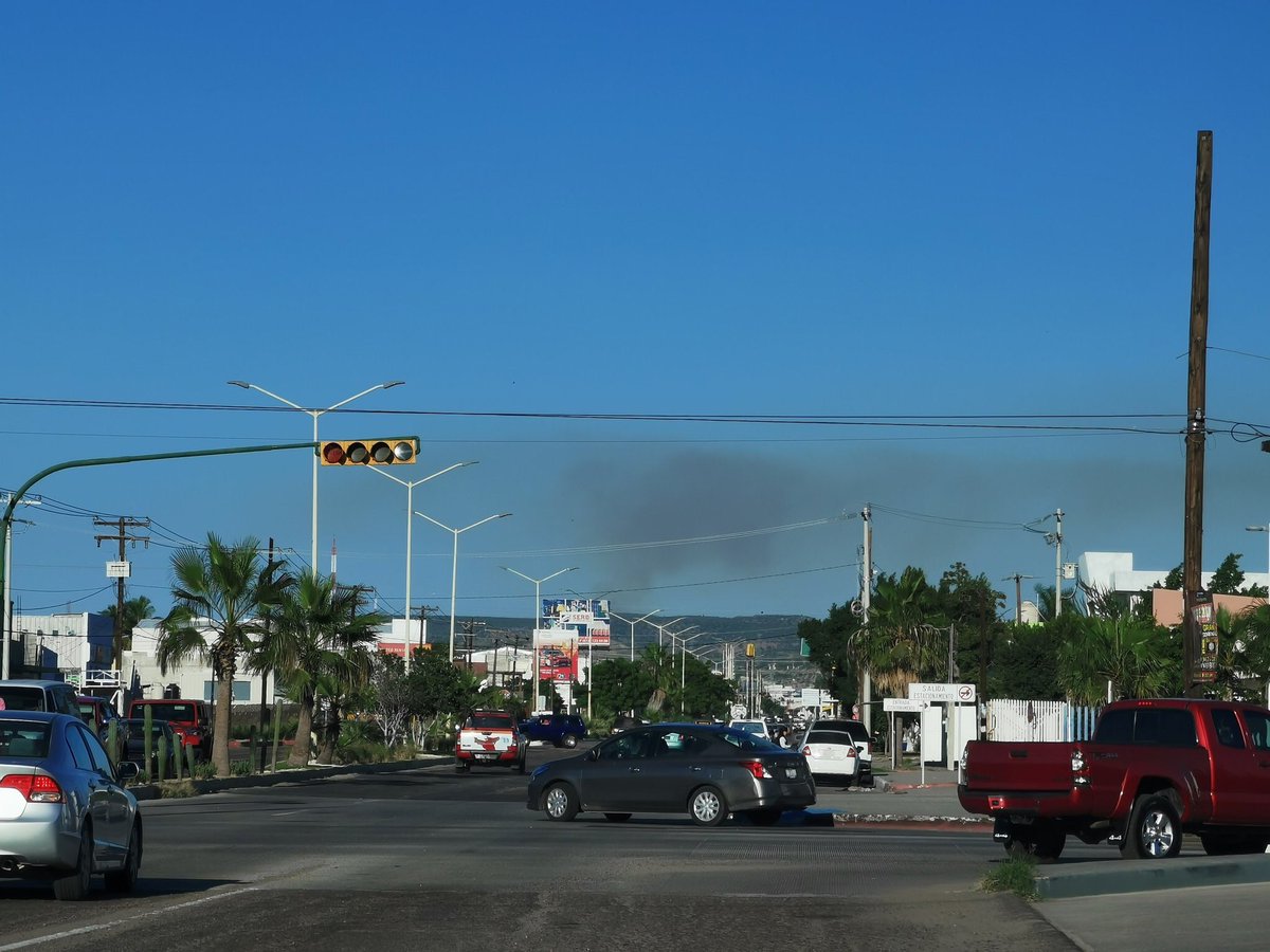 vicfc7's tweet photo. Aun que solo tendrían incluso combustoleo sucio para ocho años, @CFEmx quiere llenar a @CERCALAPAZ de columnas de humo con generadoras sucias que en el mundo ya cada vez salen más de operación. 
¿Hasta cuando se darán cuenta de que está la transición energética en curso https://t.co/lsoVghQTSU