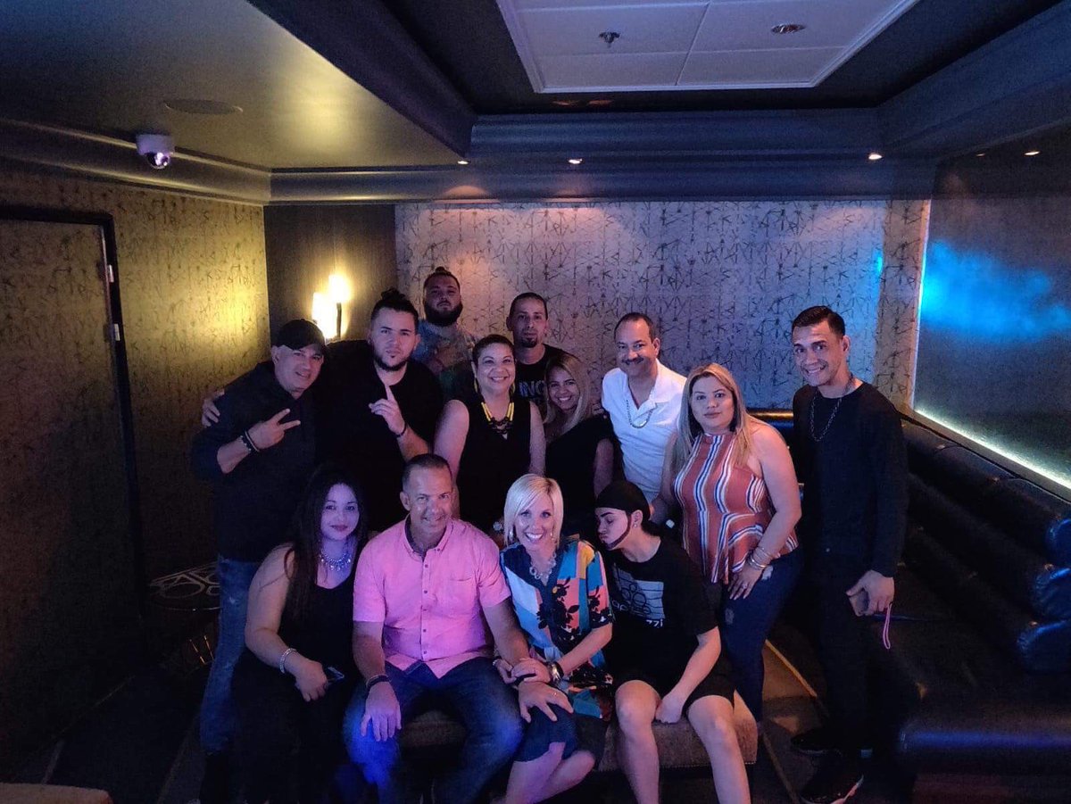 GordianAna's tweet photo. #paparazzivacation #cruise #paparazzifamily #fivedollarbling #teamdirector https://t.co/n0tiRvHDPy