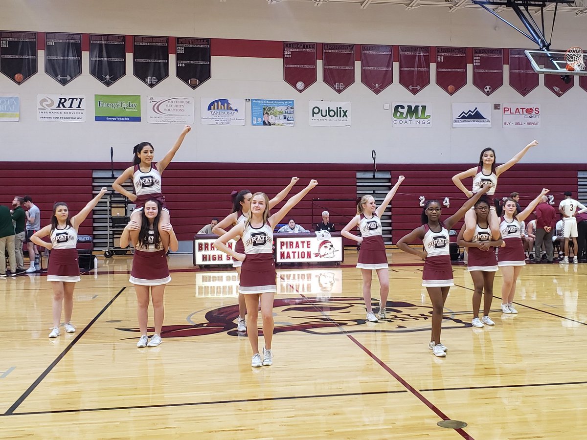BRHSPirateCheer's tweet photo. Come on pirates!☠🎀 https://t.co/7CfQbJfi4B