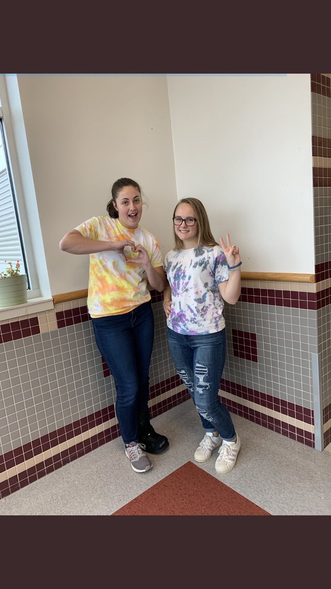 abbymeckes1's tweet photo. Peace, love, and kindness for Tie Dye Tuesday✌🏼 #kindnesschallenge #aevidum @LahsSadd @LHS_Aevidum @LehightonHighSc https://t.co/SZo7OvxFbz