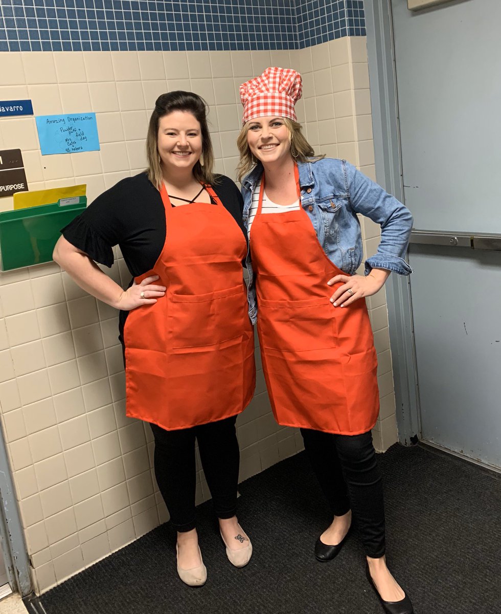 sheilatskelton's tweet photo. Making pizza is a GREAT way to learn fractions! #3rdGT #BrandonBears @AlexBCole_ @EmilyEast_zta @mvkeith2000 @pdmcclendon1 @SusanLiles72 https://t.co/rh8f8dLad5