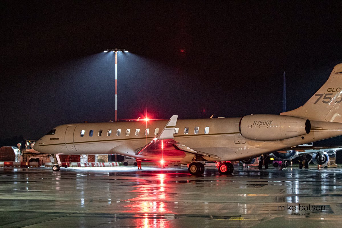mikebatson5d's tweet image. Nice! #bizjet Bombardier Global 7500 departing #londonsouthendairport on a rainy evening. #bombardierjets #global7500 #bombardierglobal7500 #aviationphotography #aviation #aerospace