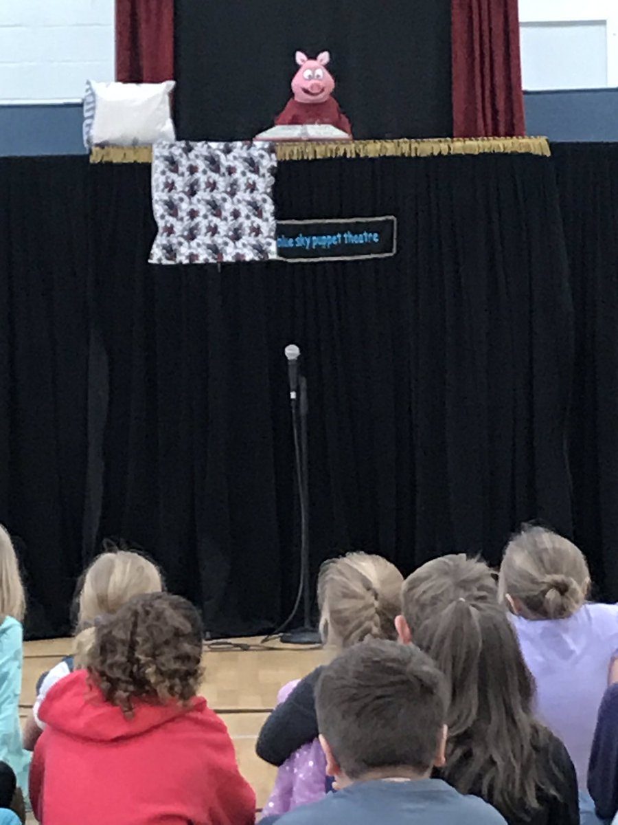 hmfrancisco's tweet photo. Special treats for our #CSW2020 celebration of the students @FAWcrusaders - a puppet show, a magic show &amp; ice cream sundaes!! #ADWFamily @ADWCathSchools https://t.co/Nb6CdzDI17