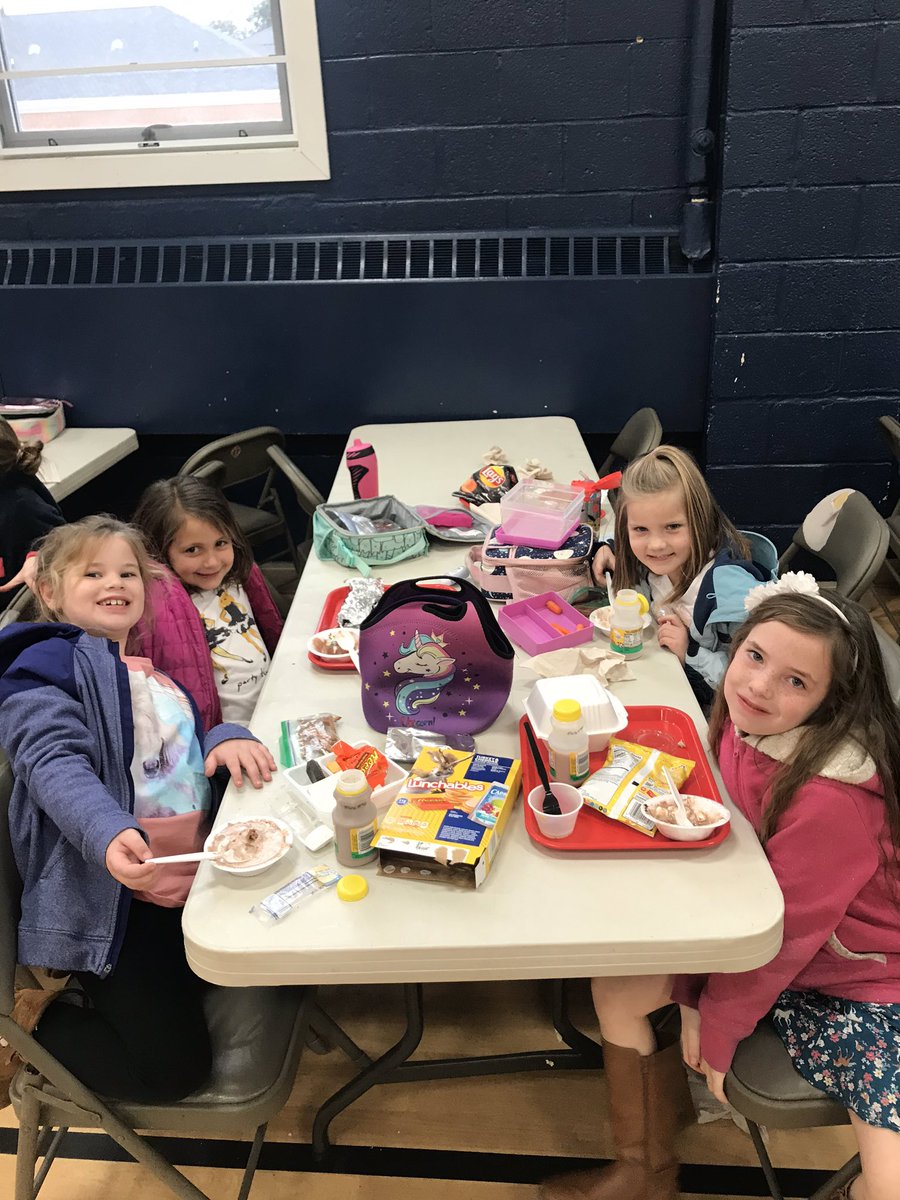 hmfrancisco's tweet photo. Special treats for our #CSW2020 celebration of the students @FAWcrusaders - a puppet show, a magic show &amp; ice cream sundaes!! #ADWFamily @ADWCathSchools https://t.co/Nb6CdzDI17