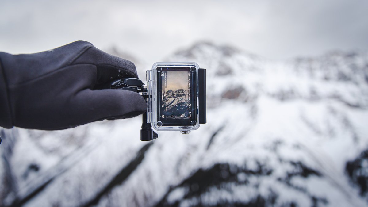 See the world through the Lens of #Vantopmoment6s, in Love ❤ with this view.⁠
#snow #snowmountain #skiing