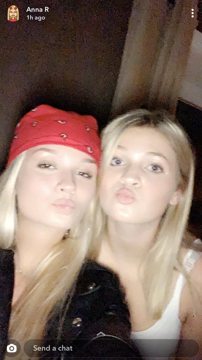 _gracewojnar's tweet photo. Happy birthday to my absolute bestie, hope it was the best!! Love you annie💗💗💗 @AnnaRobejsek https://t.co/uUf4T2eFAb
