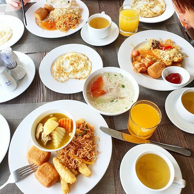 merforga's tweet photo. Breakfast buffet #hotelfood #breakfastbuffet https://t.co/XzxuwNsAQd https://t.co/bz8JG4xgLY