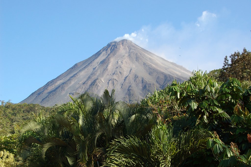 Contact us to enjoy views and live in places like the Arenal volcano and you will enjoy an unparalleled experience 🤩