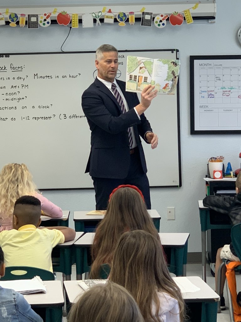 @PineGroveAP and I would like to thank @hcsdsuper , @DeniseToler , @HernandoVotes , HCSD Board Members, and all of our other special guests that were able to join us today to celebrate Literacy Week!  @EducationFL @HernandoSchools @HernandoSheriff #FLCelebratesLiteracy