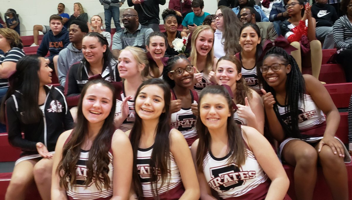 BRHSPirateCheer's tweet photo. Great win tonight!🏀❤☠ https://t.co/GftesKgO9t