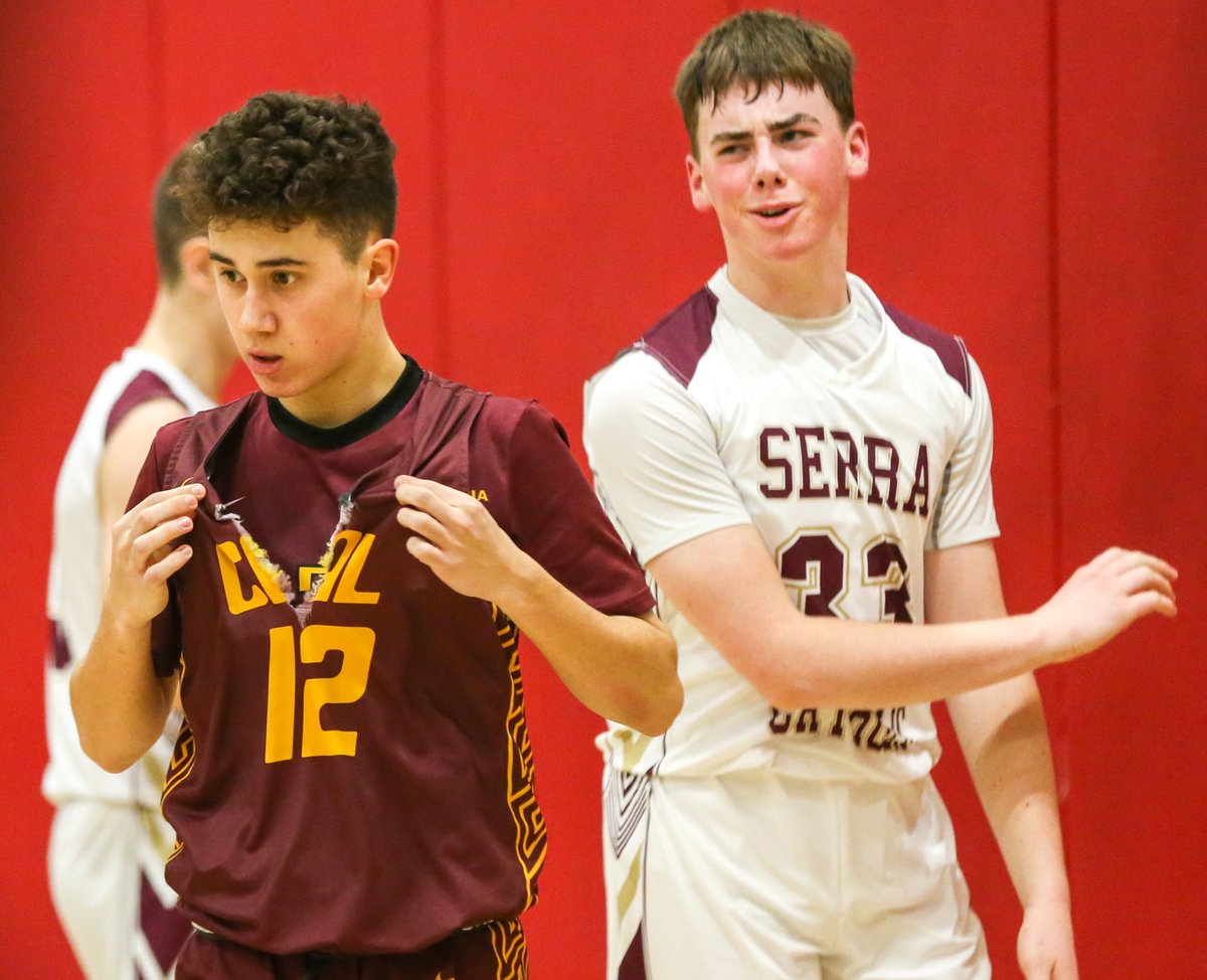 MikeDarnay's tweet photo. California G Nathan O'Savage reacts to his jersey being torn after a foul on Serra Catholic F Cam German on Jan. 28th, 2020 at Serra Catholic High School in McKeesport, PA https://t.co/uV3mMScuDl