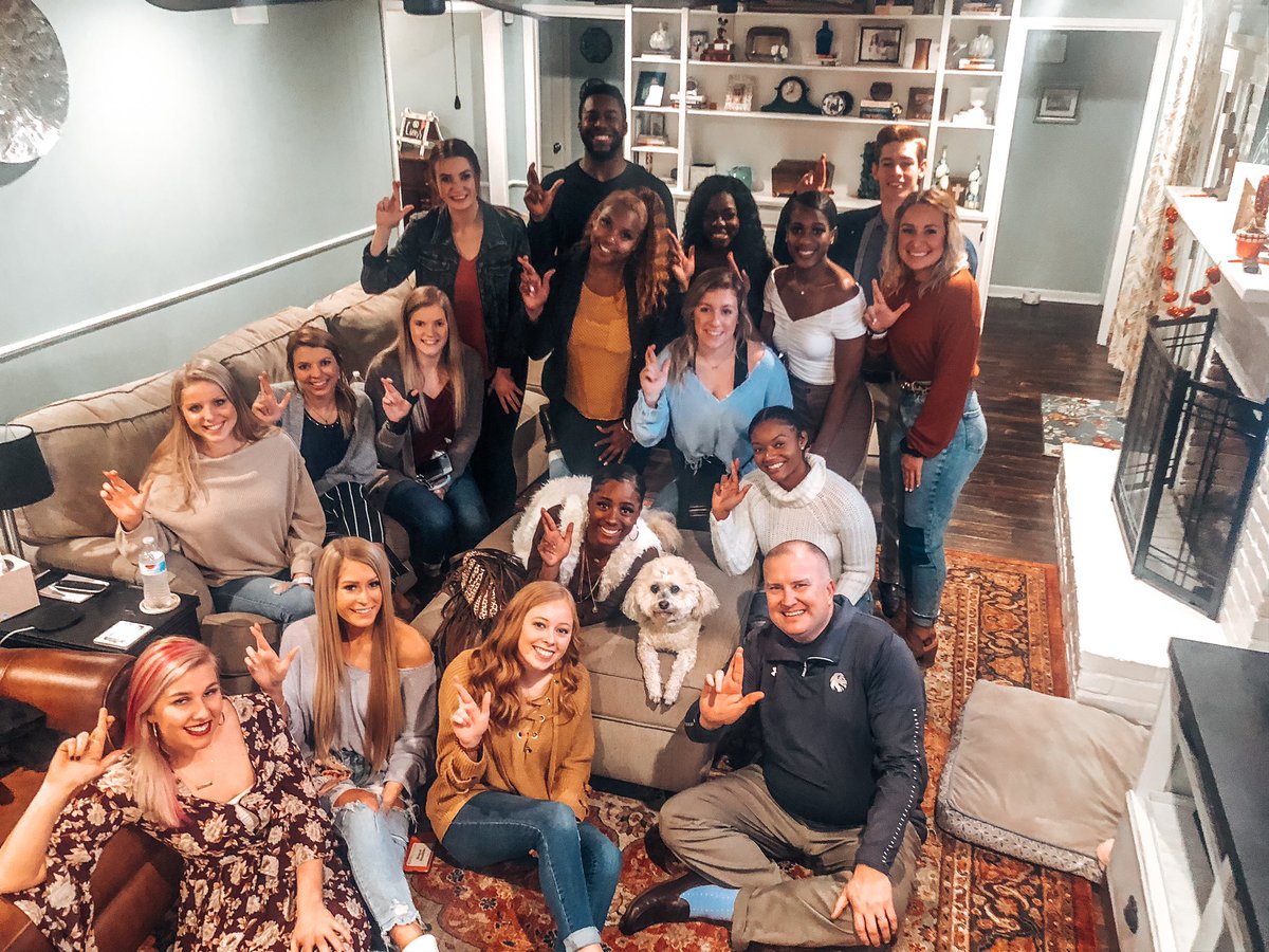 Lion_Cheer's tweet photo. A BIG Thank you to Athletic Director @Tim_McMurray and his wife @vmcmurray0665 for welcoming us into their home with an amazing dinner!! We are so grateful for you both! 💛🦁 #BestInClass https://t.co/HuOMc5sHJZ