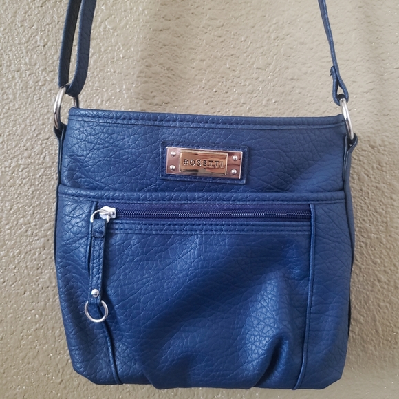 cassiesuxx's tweet photo. So good I had to share! Check out all the items I'm loving on @Poshmarkapp #poshmark #fashion #style #shopmycloset #laundrybyshellisegal #rosetti #thirtyone: https://t.co/rqaA6oB3jt https://t.co/lfw8ur6AR0