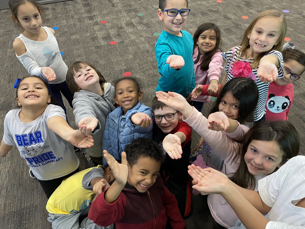 MrsFlakeMusic's tweet image. Look at all the magic snails we found in the music room! #usingourimagination @BradleyCISD