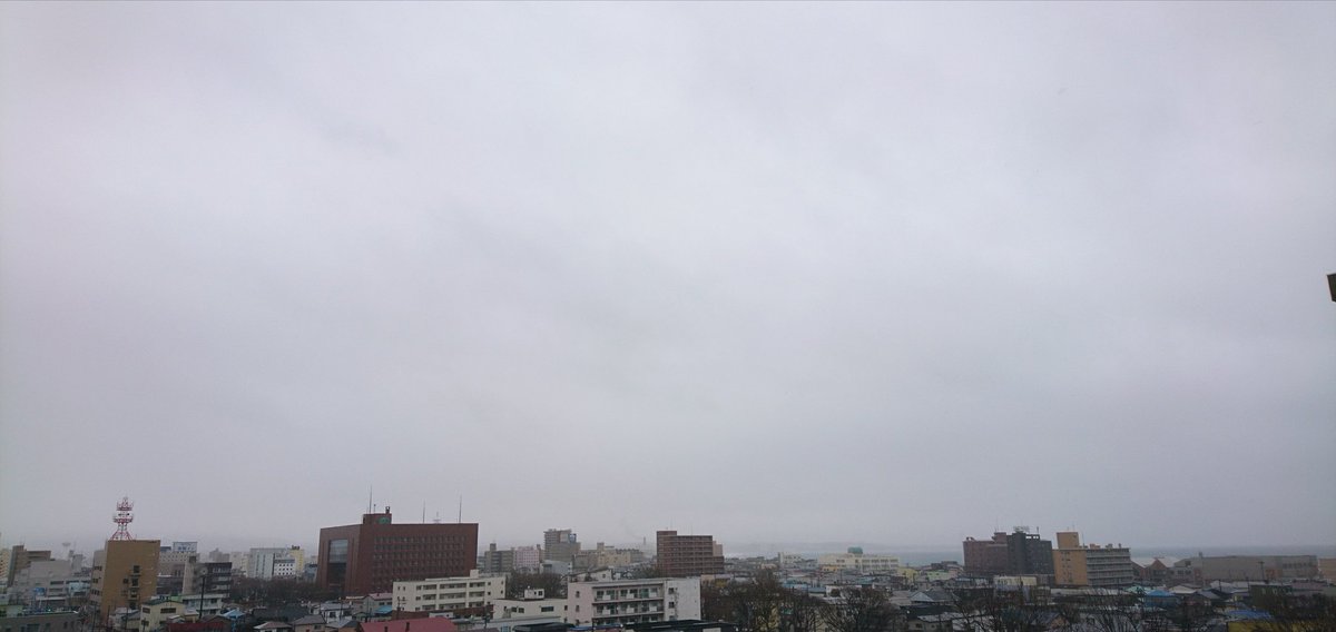 chocolatstaff's tweet photo. 1月29日AM10:30 雨 最高気温5℃

今日も強風の影響で函館山ロープウェイは運転を一時、見合わせています。
午後には雨脚がさらに強くなりそうです❗
こんな日は函館駅前のキラリス函館内〝みらい館〟で楽しみましょう❗

#ホテルショコラ函館
#函館
#写真
#ハコフォト
#山
#海
#空
#雲
#キラリス函館 https://t.co/9HglgmfidI