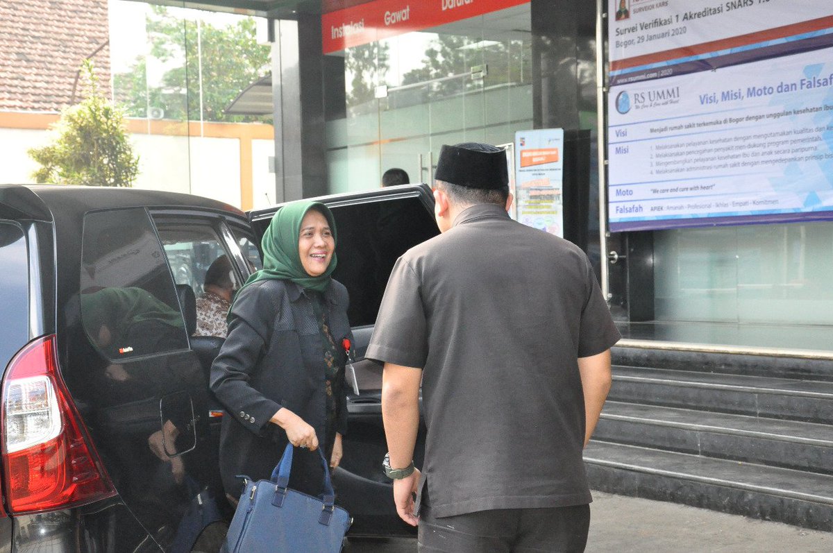 rs_ummi's tweet photo. RS UMMI 🚑

Selamat datang kepada Ibu Sulikah, S. Kep, M. Kes di RS UMMI @rs_ummi dalam acara Survei Verifikasi 1 AKREDITASI SNARS 1.0, Rabu 29 Januari 2020

#akreditasirsummi #surveiakreditasi #dokterrsummi #dokterrsummi #rs #rsummi #rumahsakit #bogor #rsummi #kotabogor #dokter https://t.co/uUVn3arN3m