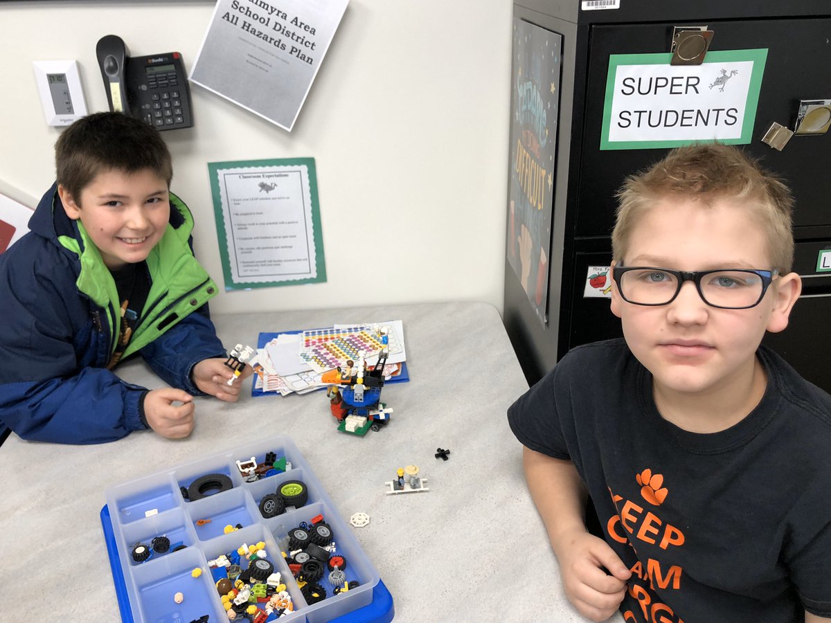 MichelleElyse70's tweet photo. Combining the love and fun of LEGO building with social skills - working in a group, compromising,  how to disagree politely #PASD #autismawareness https://t.co/cfqPbGSpcl