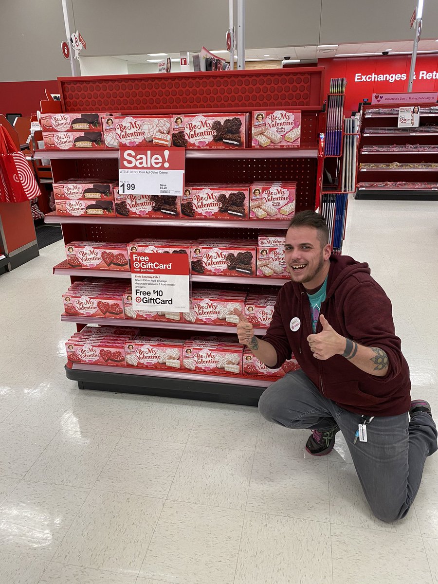 Did someone ask for crispy end caps!? Guest Advocate Abbott is delivering just that! Nothing spreads love to our guests than a clean front end 🎯 #WeLoveOurGuests #GuestObsessed <a href="/KeonTarget/">TargetKeon</a> <a href="/CourtFromTarget/">Courtney Scherer</a>