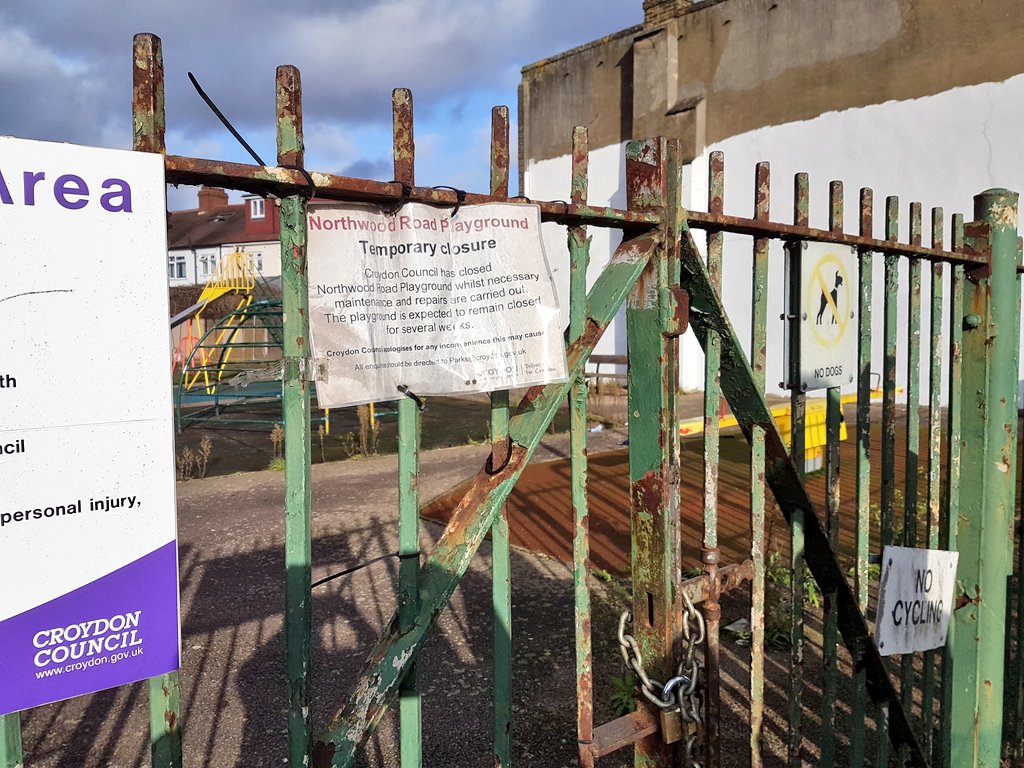 CalltonYoung's tweet photo. Today I met an inspirational group of community-minded young people who 'Dare to Dream' of improving parts of Thornton Heath linked to fond childhood memories. After a visit to @cacfouk 1st stop was this playground on Northwood Rd which they want to give TLC to benefit local kids https://t.co/HAon7hLZi2