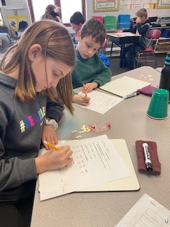 MarysvilleEVSD's tweet photo. 🍬Who knew candy could help you with math? Mill Valley students are developing their fluency with fractions as they represent fractions as a sum with their Smarties! #MEVSD #PTBM 🍬 https://t.co/vFGzo4RHDc