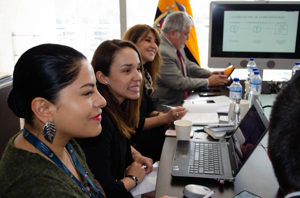 Produccion_Ecu's tweet photo. El grupo de trabajo de cadenas regionales y globales de valor Ecuador🇪🇨 - Chile🇨🇱 se reunió en Quito, para continuar con la identificación de potenciales encadenamientos productivos con destino a países asiáticos. 

#CadenasGlobalesDeValor #DecididosaCrecer https://t.co/wwoAggeiCK
