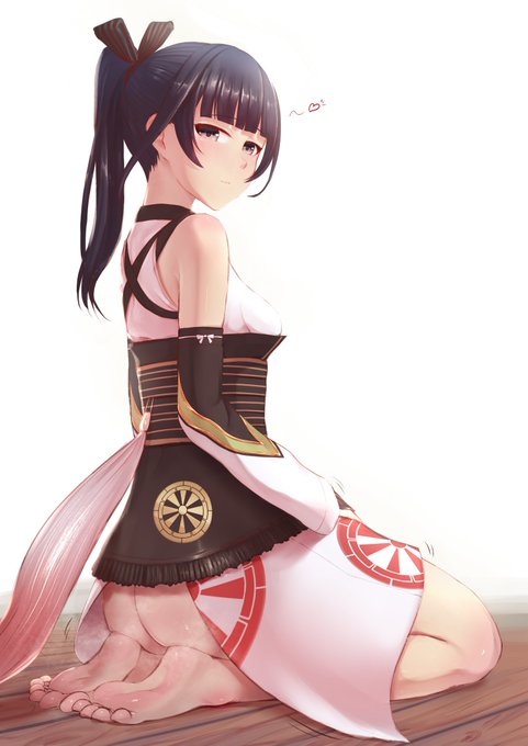 "少女每天固定的正座冥想時間,然而這次有隊長陪同訓練,面對著心儀的對象,少女將分半式的裙擺緩緩向前拉扯..."
#吾妻楓 #アリス・ギア・アイギス 