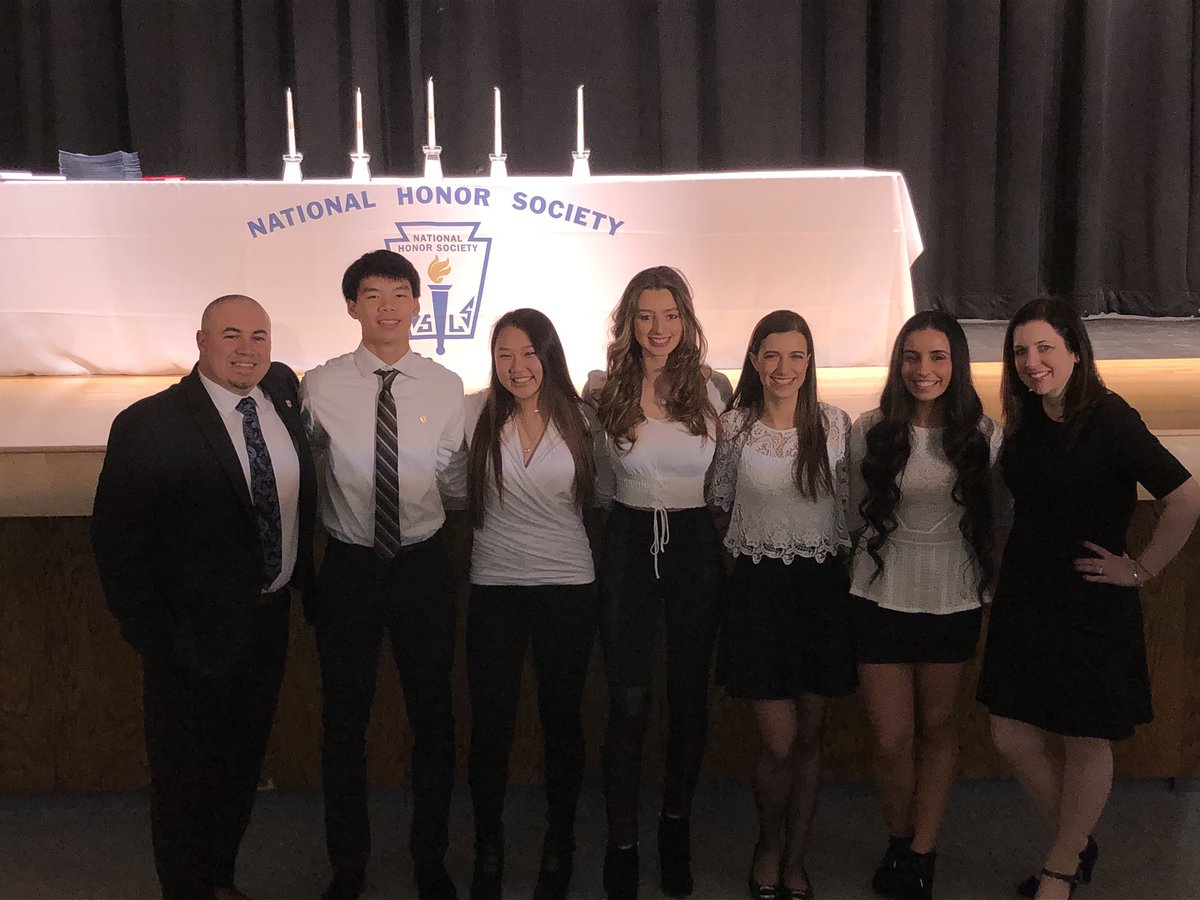 Jennifer_Riggi's tweet photo. These students lead by example and exemplify #HolmdelExcellence! Awesome job tonight @HolmdelNhs...@Robert_McGarry @VP_JBrown https://t.co/GjE4l1RBVE