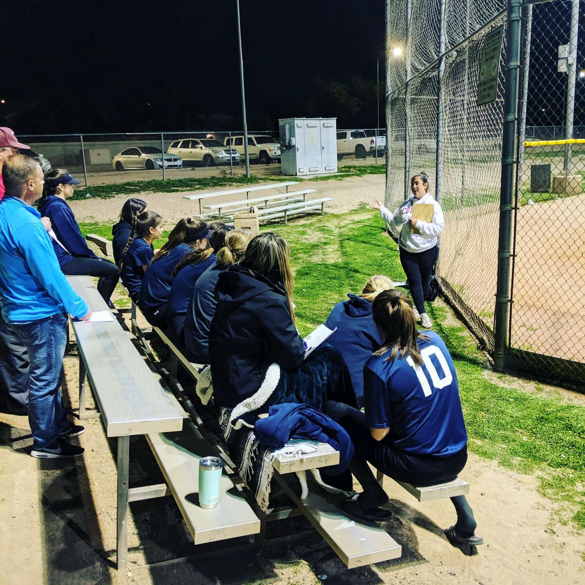 KaileyPomeroy's tweet photo. I absolutely LOVE meeting new teams!! Thank you Az Rebels, for having us out last night!  We covered a lot of information about what college coaches look for in players and families while players are going through the recruiting process! #collegebound #trusttheprocess https://t.co/ALIbZDBgy2