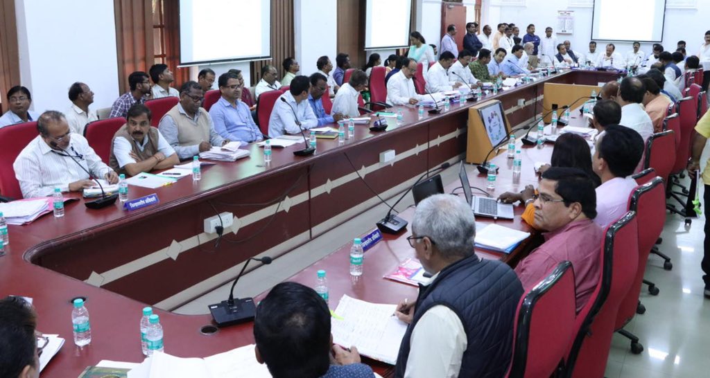 AjitPawarSpeaks's tweet photo. नागपूरच्या विभागीय आयुक्त कार्यालयात झालेल्या जिल्हा नियोजन बैठकीत नागपूर विभागातल्या गडचिरोली,चंद्रपूर,वर्धा,भंडारा, गोंदिया, नागपूर या जिल्ह्यांमधल्या  विकासकामांसाठी आवश्यक निधी मंजूर करण्यात आला.यावेळी जिल्ह्यांचे पालकमंत्री, आमदार, खासदार, जिल्हाधिकारी, अधिकारी उपस्थित होते. https://t.co/X9qGgmyFIb