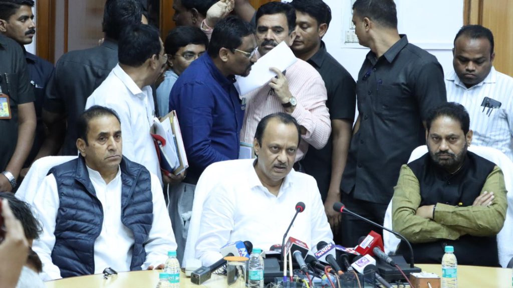 AjitPawarSpeaks's tweet photo. नागपूरच्या विभागीय आयुक्त कार्यालयात झालेल्या जिल्हा नियोजन बैठकीत नागपूर विभागातल्या गडचिरोली,चंद्रपूर,वर्धा,भंडारा, गोंदिया, नागपूर या जिल्ह्यांमधल्या  विकासकामांसाठी आवश्यक निधी मंजूर करण्यात आला.यावेळी जिल्ह्यांचे पालकमंत्री, आमदार, खासदार, जिल्हाधिकारी, अधिकारी उपस्थित होते. https://t.co/X9qGgmyFIb