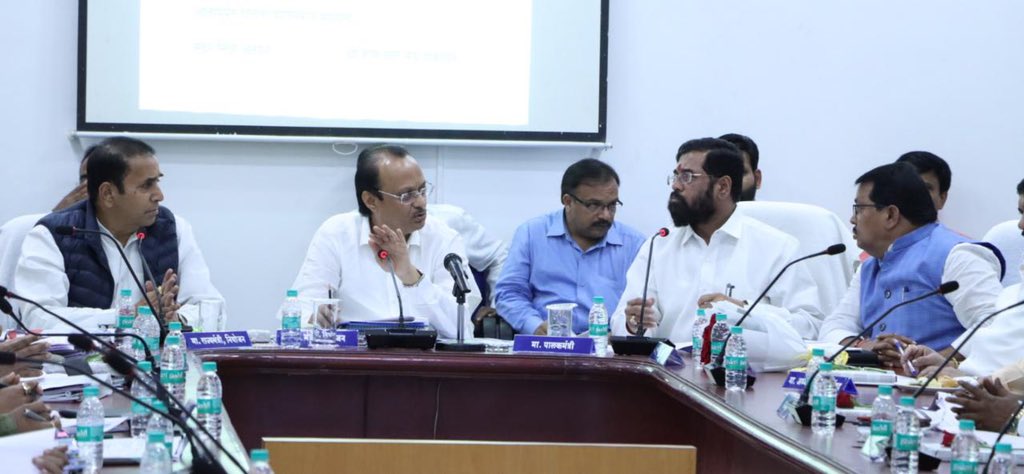 AjitPawarSpeaks's tweet photo. नागपूरच्या विभागीय आयुक्त कार्यालयात झालेल्या जिल्हा नियोजन बैठकीत नागपूर विभागातल्या गडचिरोली,चंद्रपूर,वर्धा,भंडारा, गोंदिया, नागपूर या जिल्ह्यांमधल्या  विकासकामांसाठी आवश्यक निधी मंजूर करण्यात आला.यावेळी जिल्ह्यांचे पालकमंत्री, आमदार, खासदार, जिल्हाधिकारी, अधिकारी उपस्थित होते. https://t.co/X9qGgmyFIb