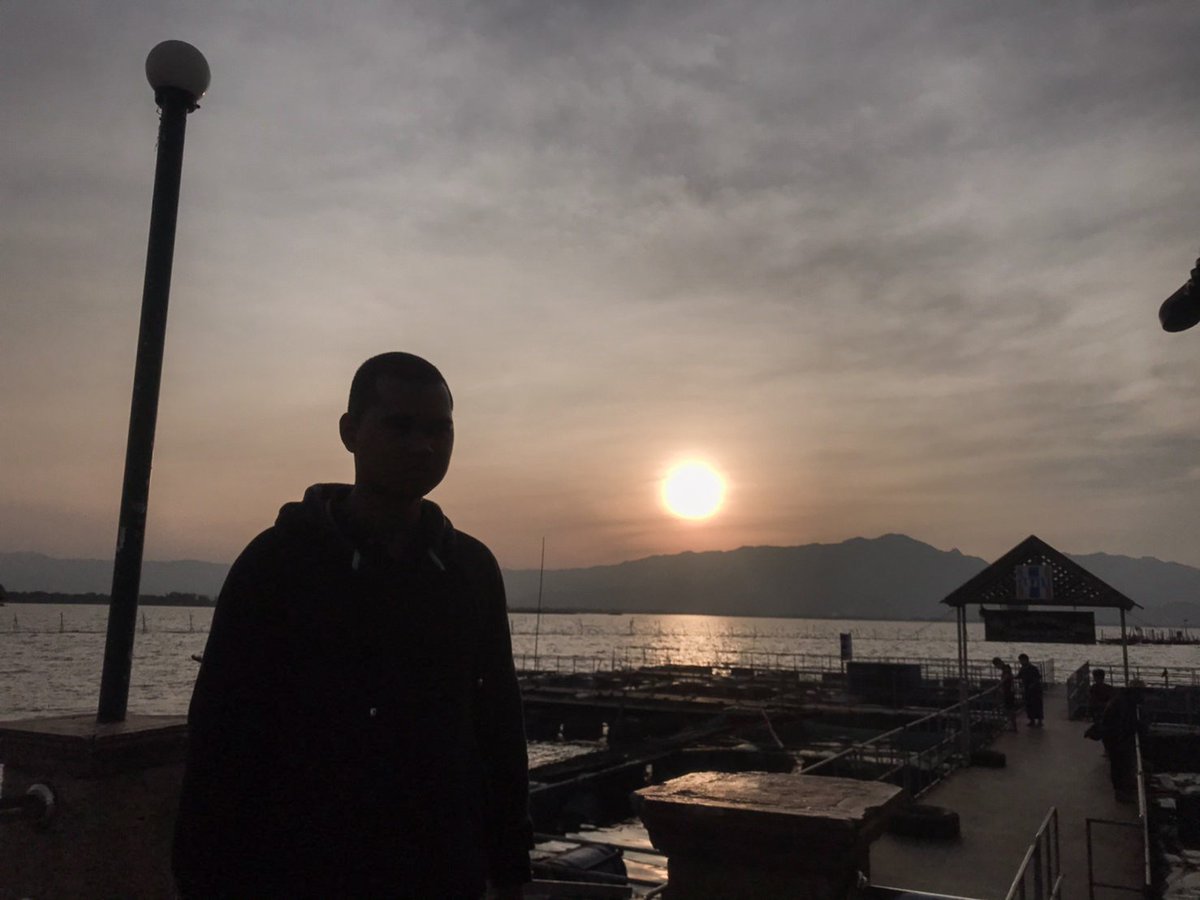 kunkik_swc's tweet photo. สถานที่นั้นมันจะสำคัญ
ถ้ามีฉันคู่กันกับเธอ💌
 
 #แฟนทหาร #แฟนนายสิบ  #ทีมรอ #ไดอารี่แฟนทหาร https://t.co/8VgjtQ2EHA