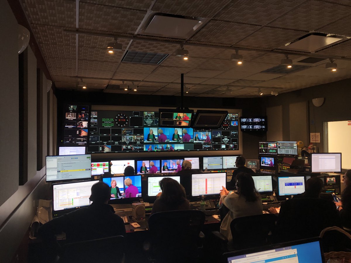 RachelRaney's tweet photo. My view tonight in the control room ⁦⁦@pbsnewshour⁩, and yes that’s my brother ⁦@adamraney⁩ in a headset producing! #PublicMediaSiblings #DidNot GetSelfieWithGuestElizabethWarren https://t.co/VDmEEbRw2a