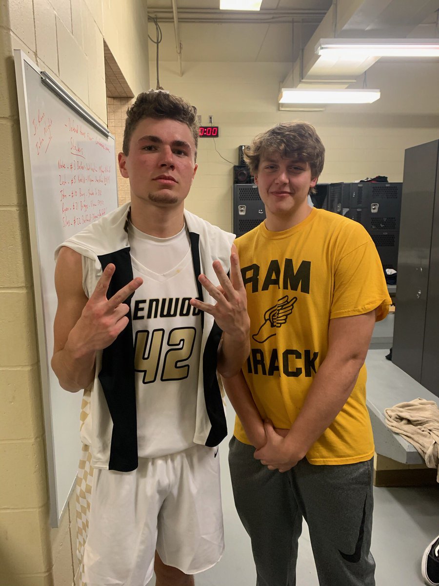 OfficialBIGBEE1's tweet photo. Big congratulations to @blumer_32 for being awarded tonight’s big beef award. As a tribute to the late great Black Mamba, Ryan scores 24 points tonight. #RIPKobeBryant #BEEFBALLER #unstoppable https://t.co/Wr76Ma1m1R