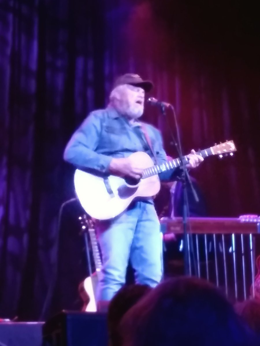 Never gets old. There ain't nothin' like a <a href="/robertearlkeen/">Robert Earl Keen</a> show. Loving rhe new vibe and arrangements. The road goes on forever and we are glad that it comes through NE FL.