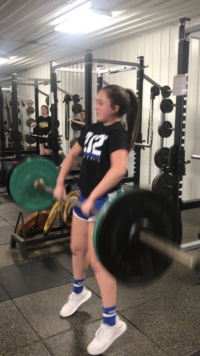 klyntweber's tweet photo. JH girls coming along hang cleaning...Triple extension = run / sprint / jump! #strengthandconditioning #smartraining #hangclean https://t.co/iMA9QVTRQl